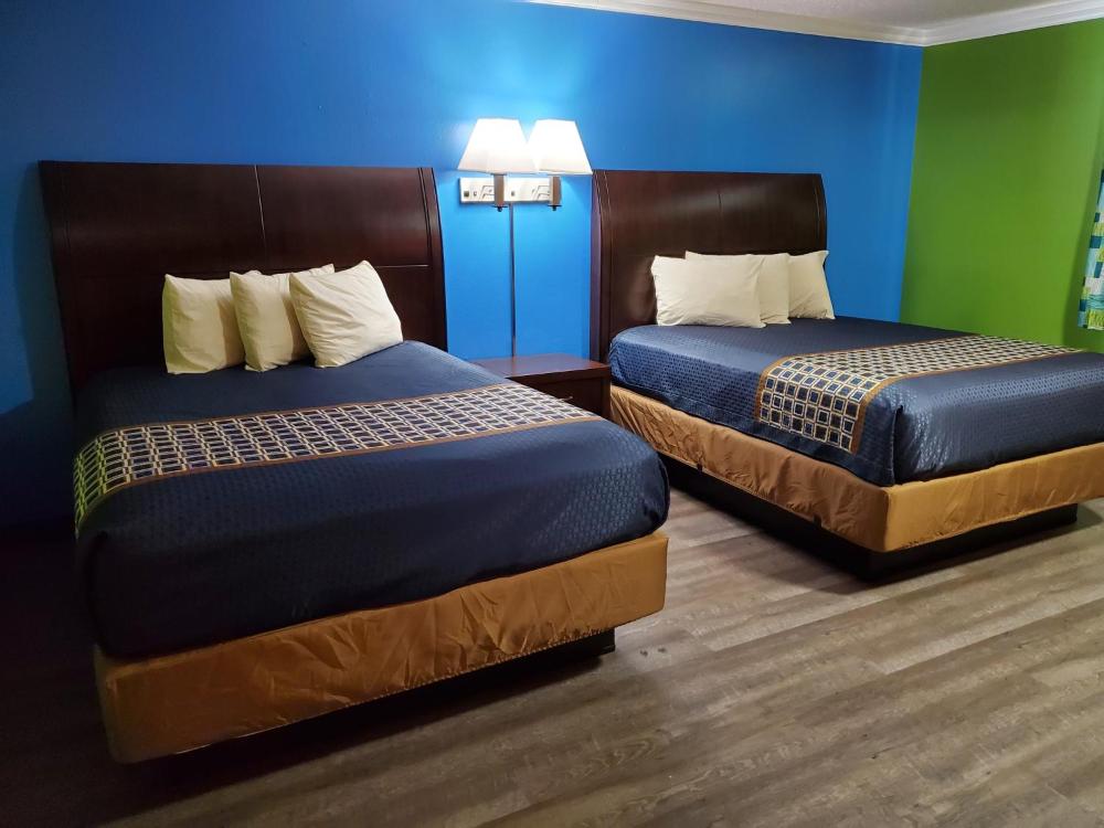 Queen Room with Two Queen Beds interior